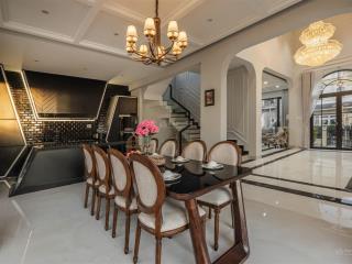 Bán biệt thự phong cách châu âu nam hồ, đà lạt 17,5 tỷ, 311m2, 5p, 2 lầu, sân đậu 4 oto, cực đẹp