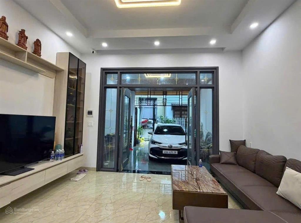 Hạ giá bán gấp nhà mê linh, 7,5 tỷ, 83 m2, 5pn + 6wc + 3tầng, view đẹp, sân đậu ô tô