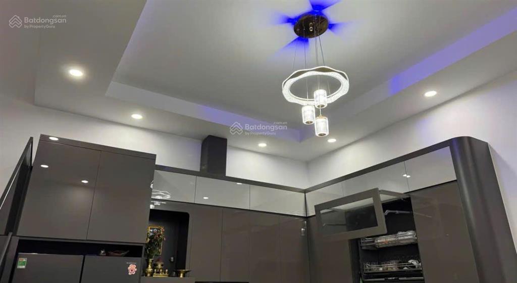 Hạ giá bán gấp nhà mê linh, 7,5 tỷ, 83 m2, 5pn + 6wc + 3tầng, view đẹp, sân đậu ô tô