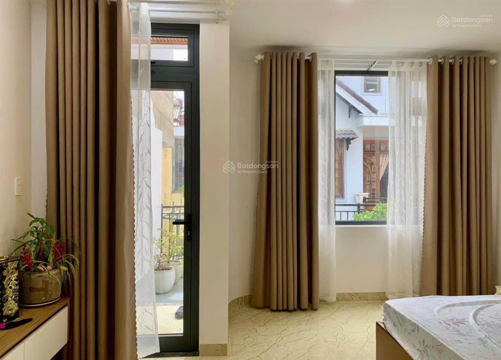 Hạ giá bán gấp nhà mê linh, 7,5 tỷ, 83 m2, 5pn + 6wc + 3tầng, view đẹp, sân đậu ô tô