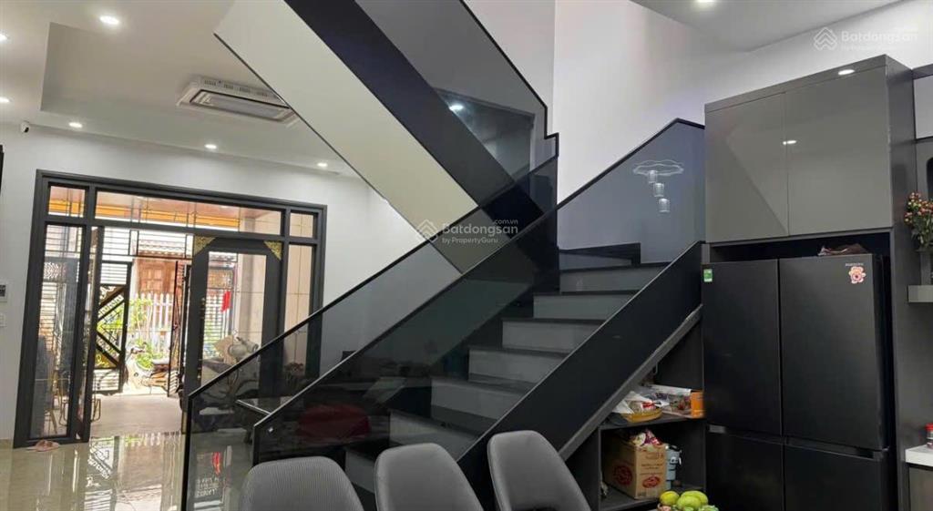 Hạ giá bán gấp nhà mê linh, 7,5 tỷ, 83 m2, 5pn + 6wc + 3tầng, view đẹp, sân đậu ô tô