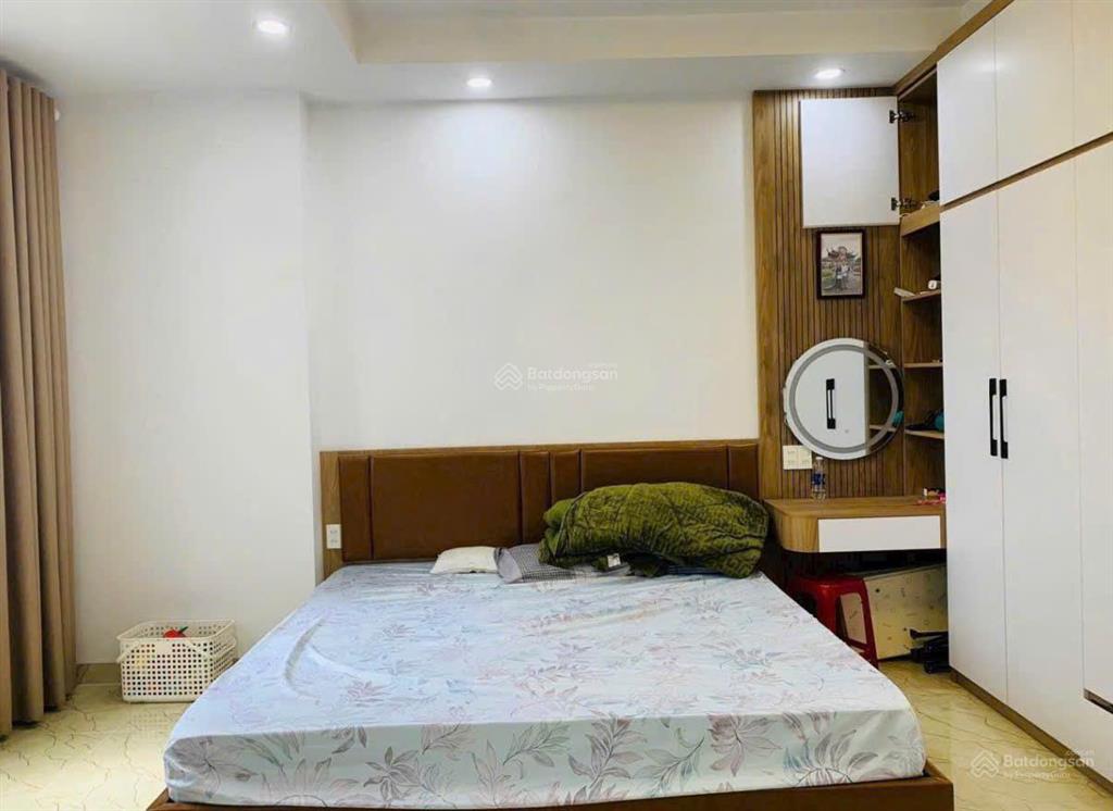 Hạ giá bán gấp nhà mê linh, 7,5 tỷ, 83 m2, 5pn + 6wc + 3tầng, view đẹp, sân đậu ô tô