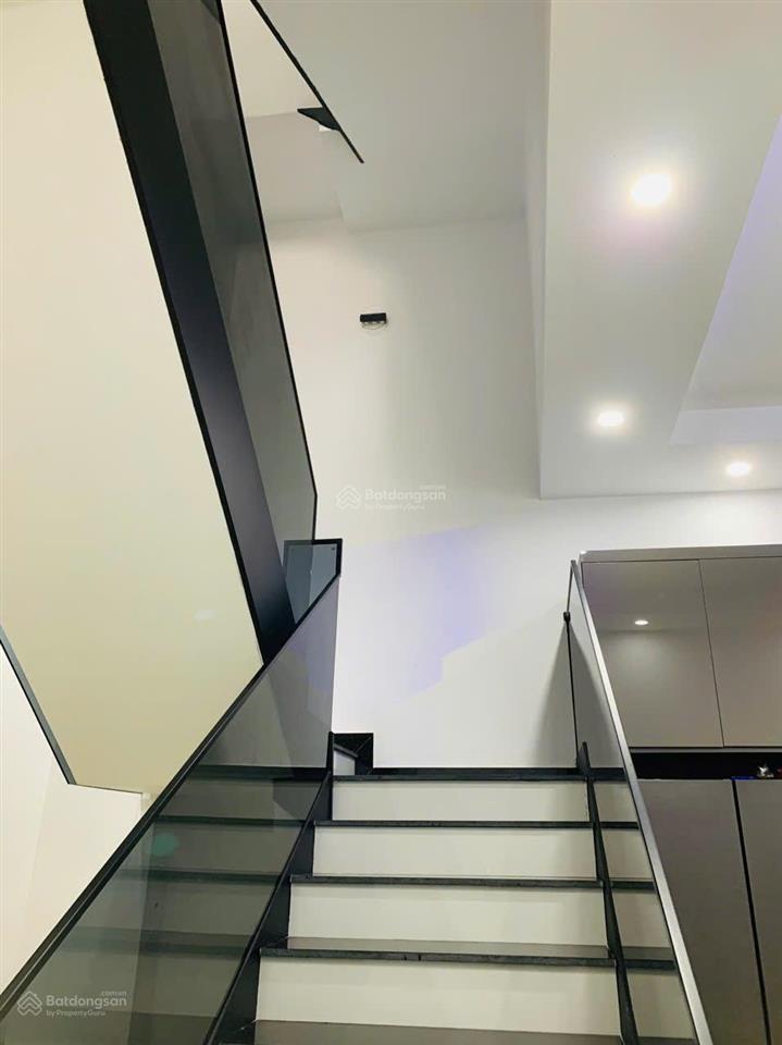 Hạ giá bán gấp nhà mê linh, 7,5 tỷ, 83 m2, 5pn + 6wc + 3tầng, view đẹp, sân đậu ô tô