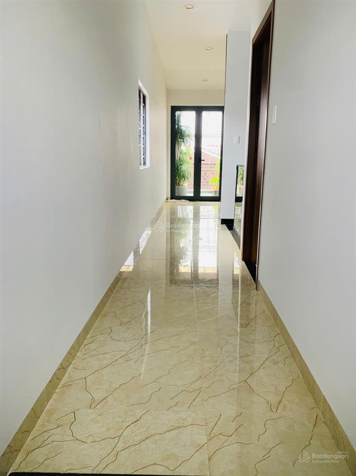 Hạ giá bán gấp nhà mê linh, 7,5 tỷ, 83 m2, 5pn + 6wc + 3tầng, view đẹp, sân đậu ô tô