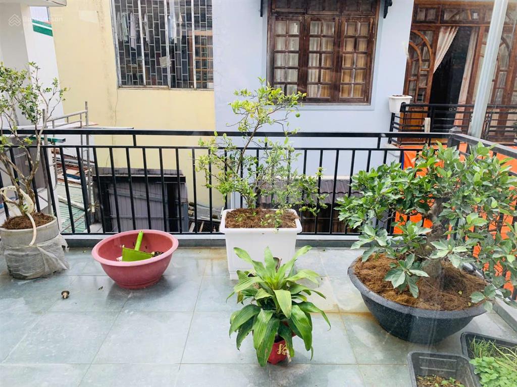 Hạ giá bán gấp nhà mê linh, 7,5 tỷ, 83 m2, 5pn + 6wc + 3tầng, view đẹp, sân đậu ô tô
