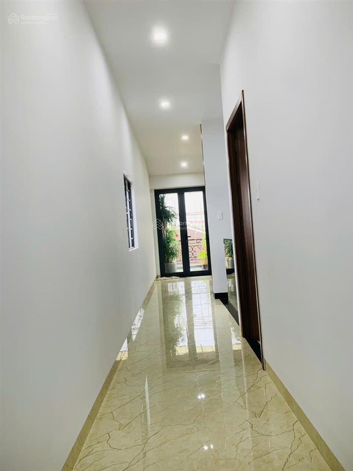 Hạ giá bán gấp nhà mê linh, 7,5 tỷ, 83 m2, 5pn + 6wc + 3tầng, view đẹp, sân đậu ô tô