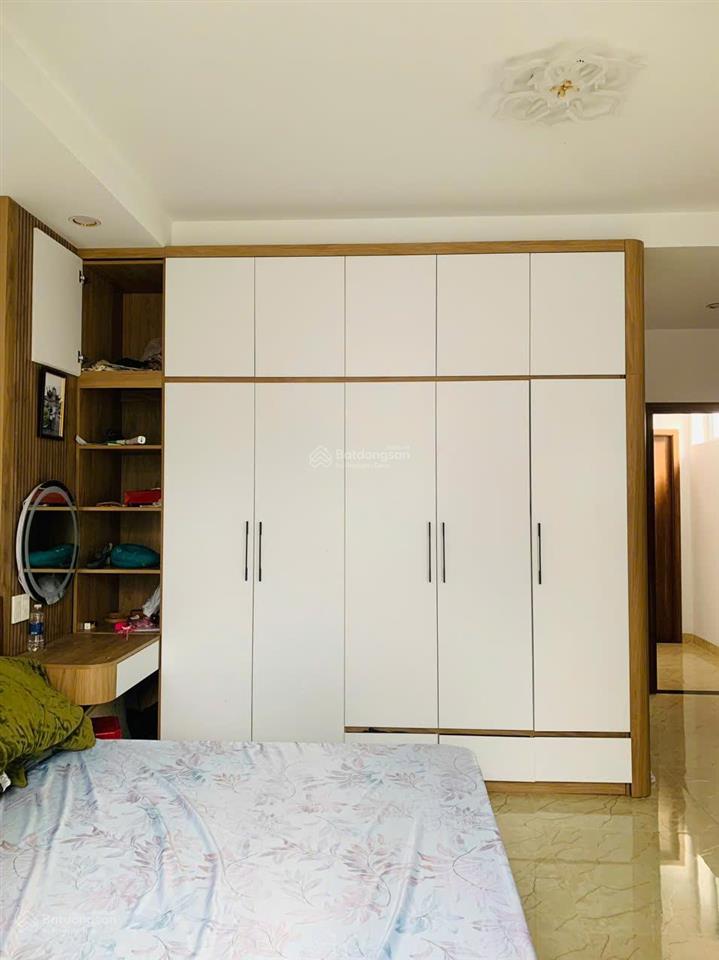 Hạ giá bán gấp nhà mê linh, 7,5 tỷ, 83 m2, 5pn + 6wc + 3tầng, view đẹp, sân đậu ô tô