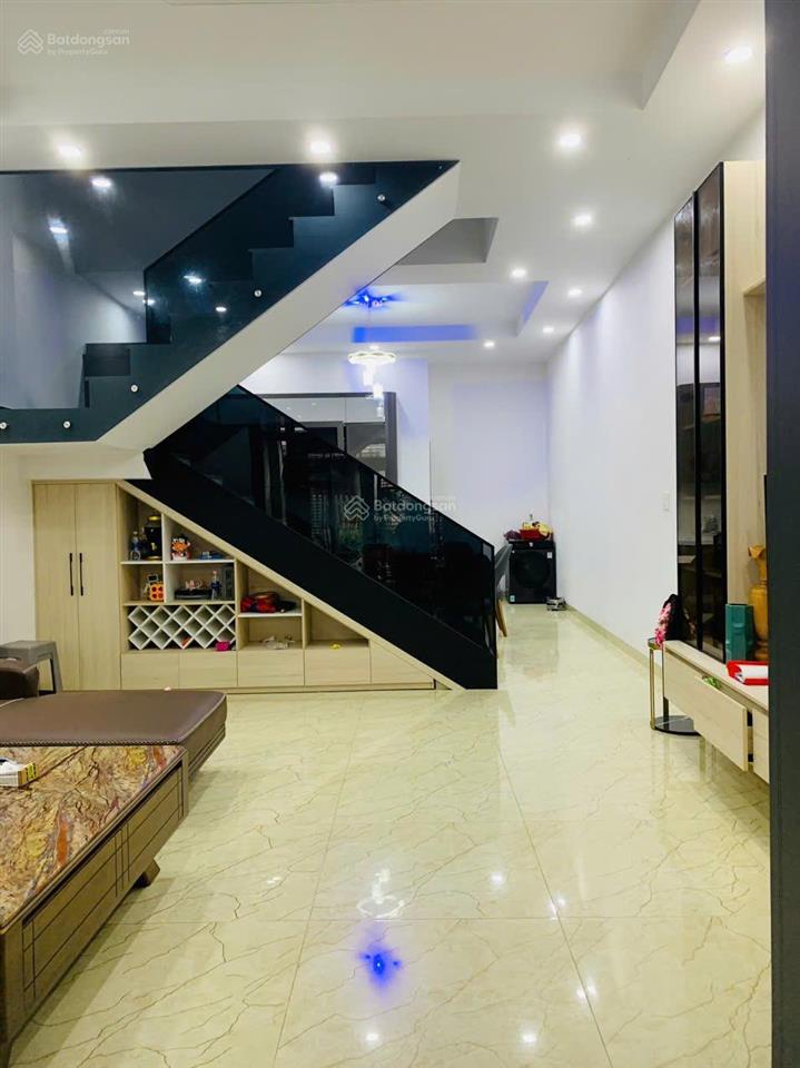 Hạ giá bán gấp nhà mê linh, 7,5 tỷ, 83 m2, 5pn + 6wc + 3tầng, view đẹp, sân đậu ô tô