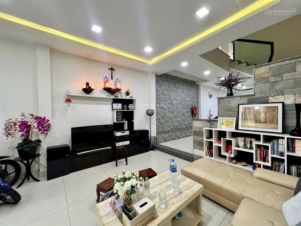 Tôi đang có căn nhà cần bán gấp đường trần bình trọng quận 10