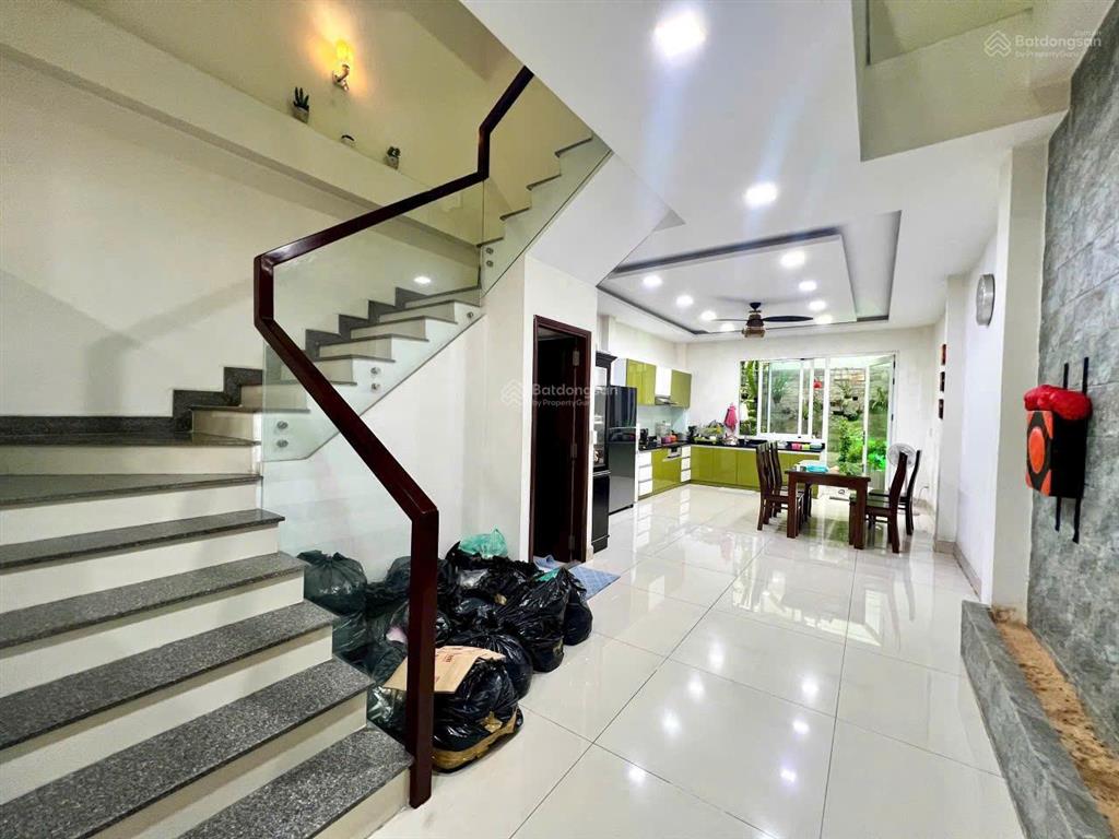 Tôi đang có căn nhà cần bán gấp đường trần bình trọng quận 10 giá 3 tỷ 880