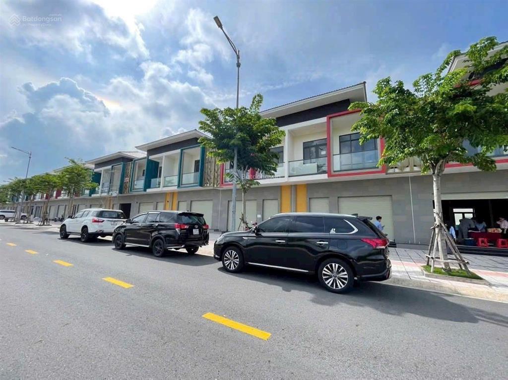 Bán shophouse tại sun casa central, 5,5 tỷ vnd, 168m2, 4pn, 4wc, đối diện với khu tiện ích 5,2ha