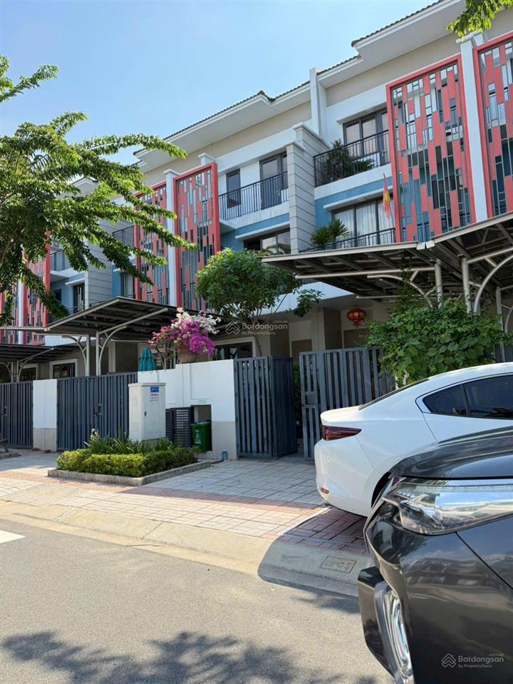 Bán nhà phố tại sun casa central, 3,15 tỷ, 100m2, 3pn, 3wc, giá tốt