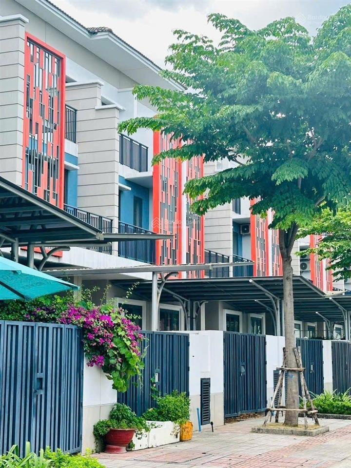 Bán nhà phố tại sun casa central, 3,15 tỷ, 100m2, 3pn, 3wc, giá tốt