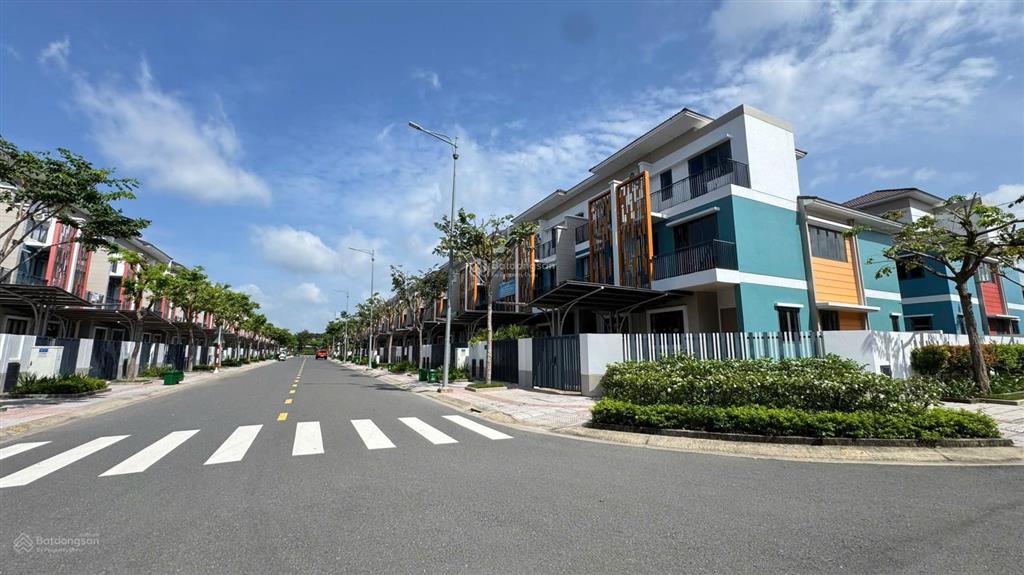 Bán bt sun casa central, 3,35 tỷ, 100m2, 3pn, 3wc, chính chủ, giá tốt