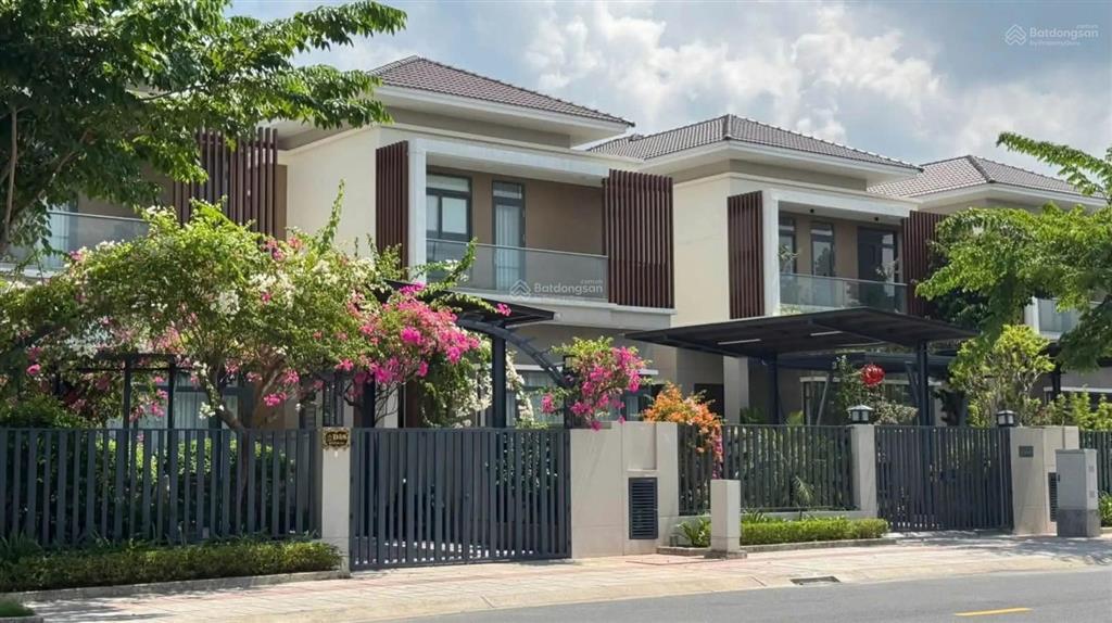 Bán gấp biệt thự sun casa central 6,6 tỷ, 250m2, 4pn, 4wc, bình dương