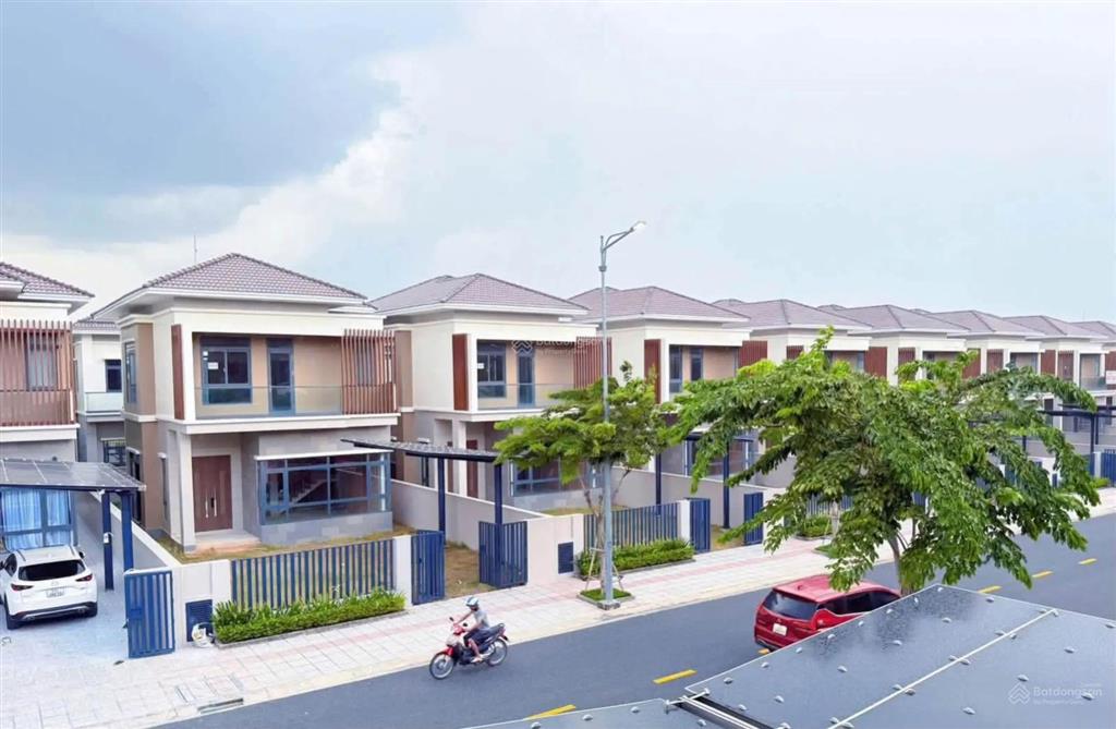 Bán gấp biệt thự sun casa central 6,6 tỷ, 250m2, 4pn, 4wc, bình dương