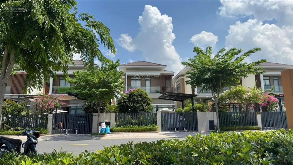 Bán gấp biệt thự sun casa central 6,6 tỷ, 250m2, 4pn, 4wc, bình dương