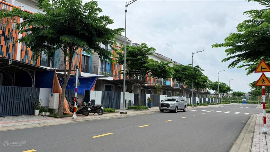 Bán nhà phố tại sun casa central, 2,8 tỷ, 100m2, view đẹp, uy tín