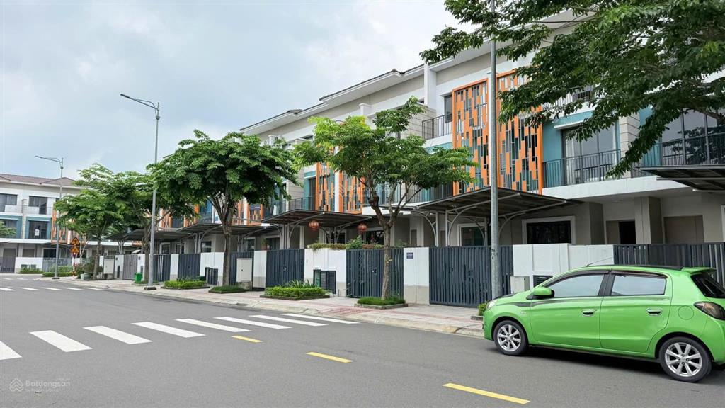 Bán nhà phố tại sun casa central, 2,8 tỷ, 100m2, view đẹp, uy tín