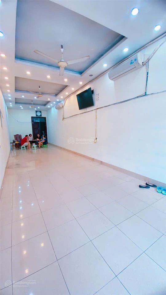 Cho thuê gấp mặt bằng kinh doanh phố tôn đức thắng