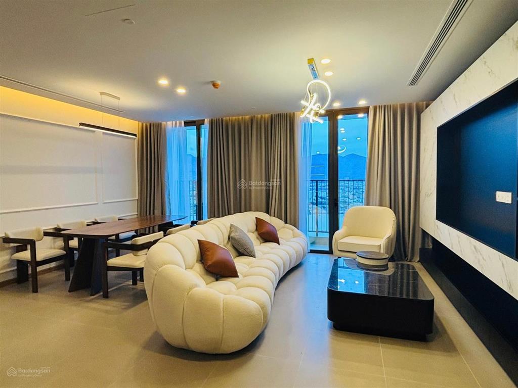 Bán căn 2pn view sông hàn đẹp, không góc chết full nội thất tầng cao giá độc nhất chỉ 5 tỷ 6