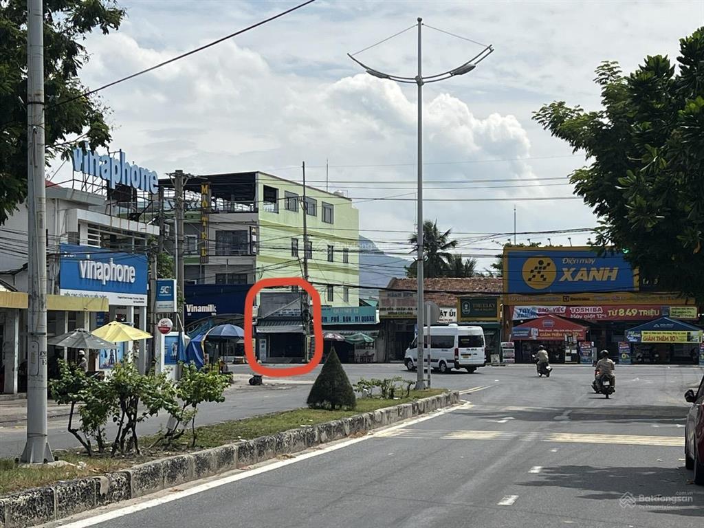 Chính chủ bán nhà mặt tiền ql1a  vị trí đắc địa, dễ kinh doanh, cho thuê mb