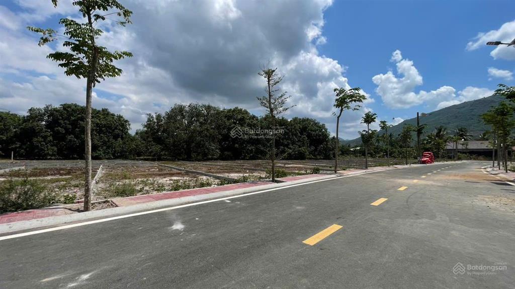 Bán nhanh lô đất vĩnh phú, cam lâm ven vinhomes dt 212m2, full thổ cư, đất cao ráo, giá 850tr