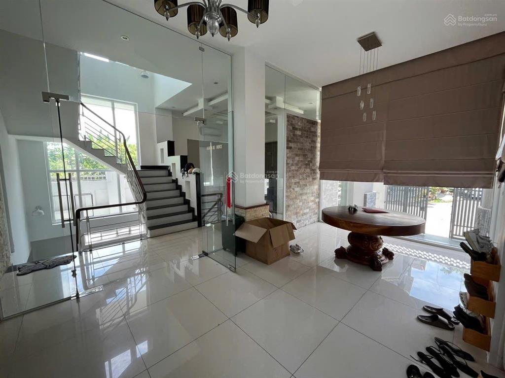 Biệt thự đơn lập giá tốt q7, dt 13x18, hầm + 4 tầng bán nhanh 38 tỷ