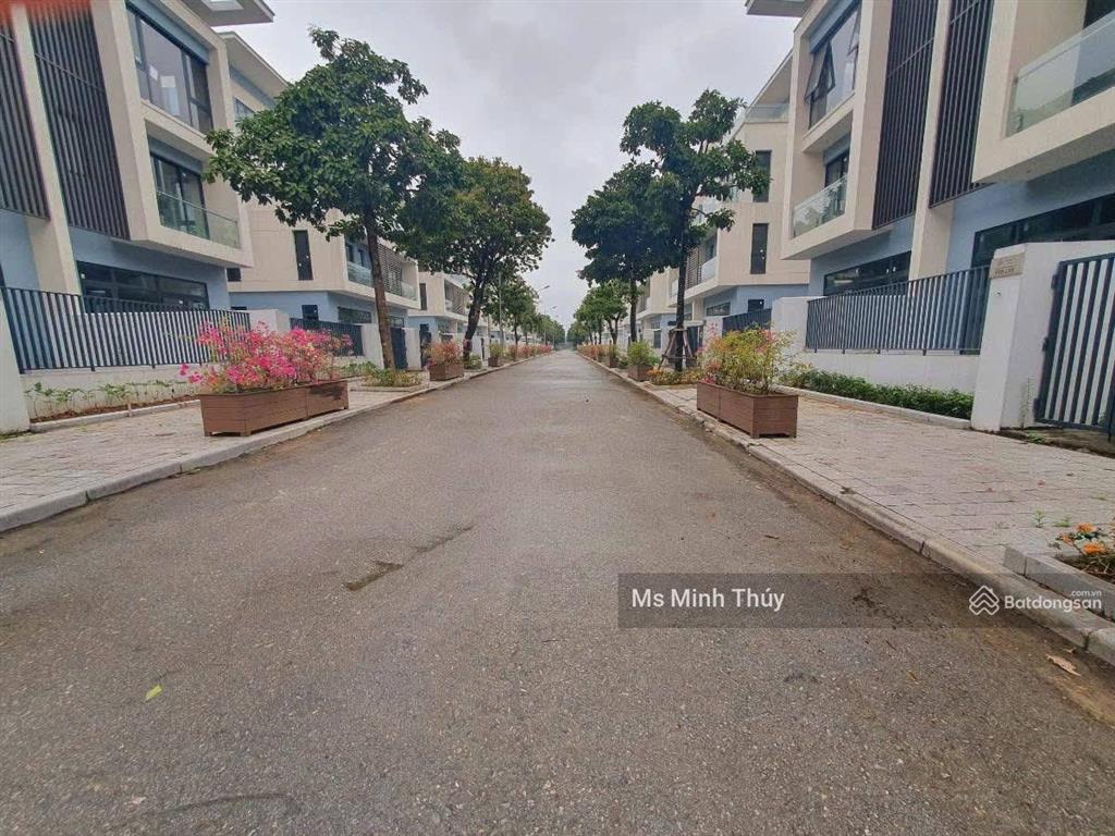 Bán biệt thự vip an qúy villa dương nội mặt sau lê quang đạo dt 200m2 vỉa hè rộng giá 50 tỷ