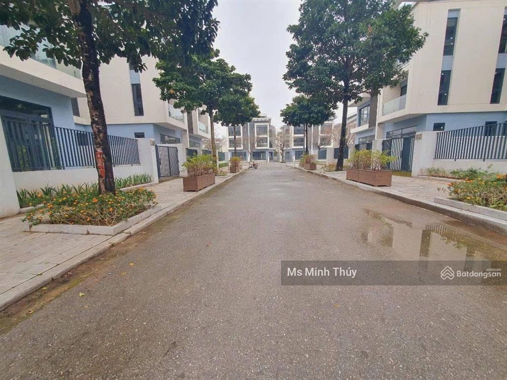 Bán biệt thự vip an qúy villa dương nội mặt sau lê quang đạo dt 200m2 vỉa hè rộng giá 50 tỷ