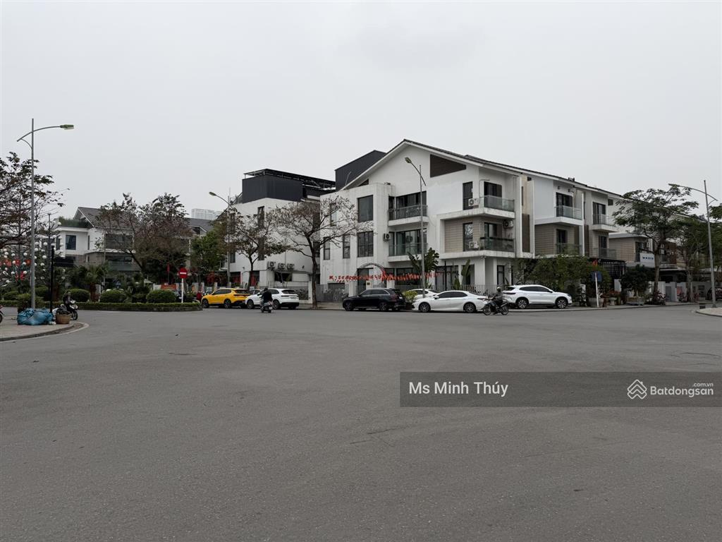 Bán biệt thự vip an qúy villa dương nội mặt sau lê quang đạo dt 200m2 vỉa hè rộng giá 50 tỷ