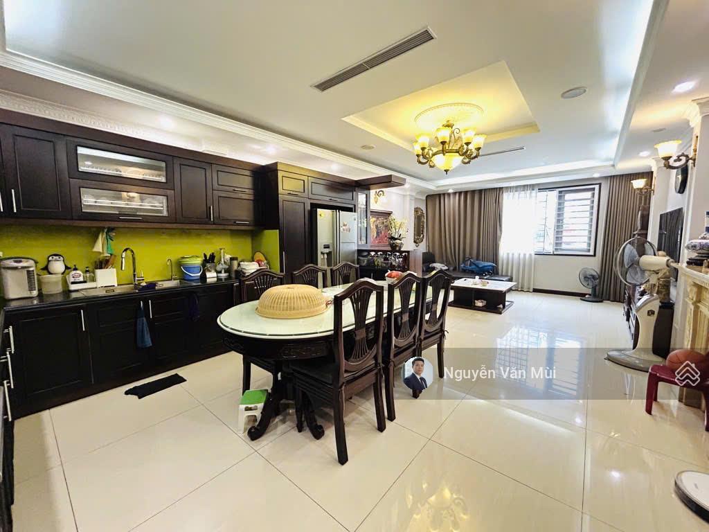 Bán gấp nhà mặt phố tây hồ 7 tầng thang máy, mt 5.2m, kinh doanh đỉnh, giá 45 tỷ