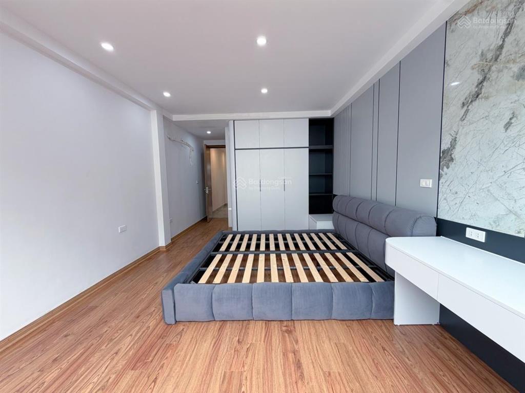 Bán 69m2 6 tầng thang máy ô tô vào nhà phố trung liệt