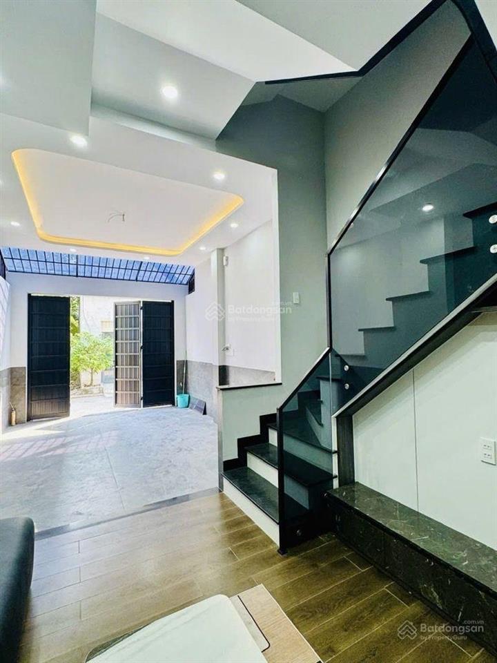 Bán nhà trường lưu long trường thủ đức 53m2, 3 tầng, 4pn, đường ô tô quay đầu, giá 5  6 tỷ