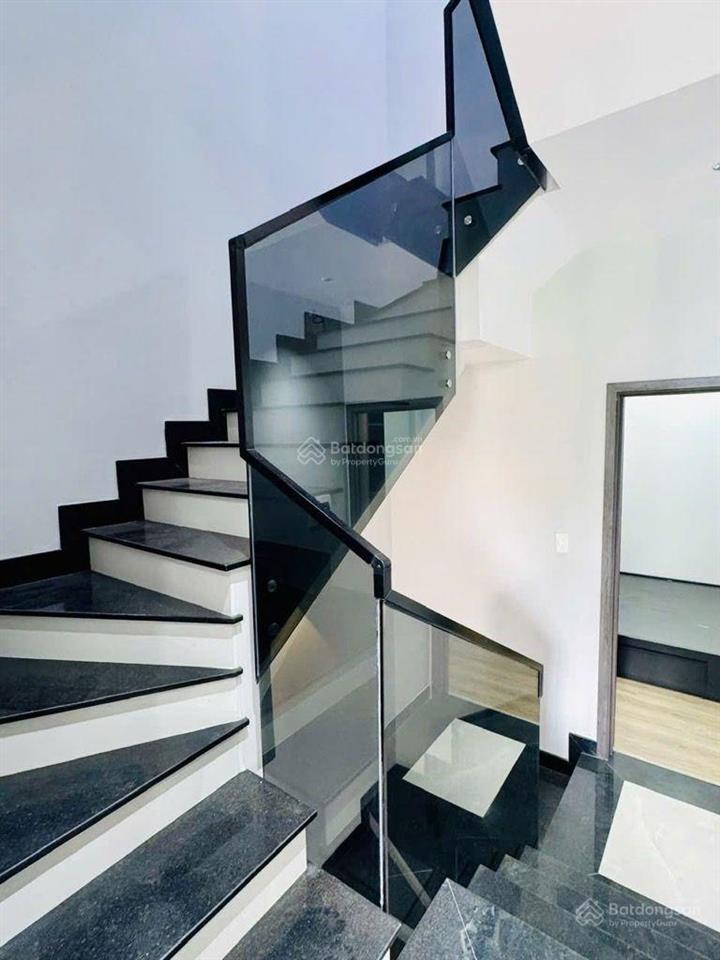 Bán nhà trường lưu long trường thủ đức 53m2, 3 tầng, 4pn, đường ô tô quay đầu, giá 5  6 tỷ