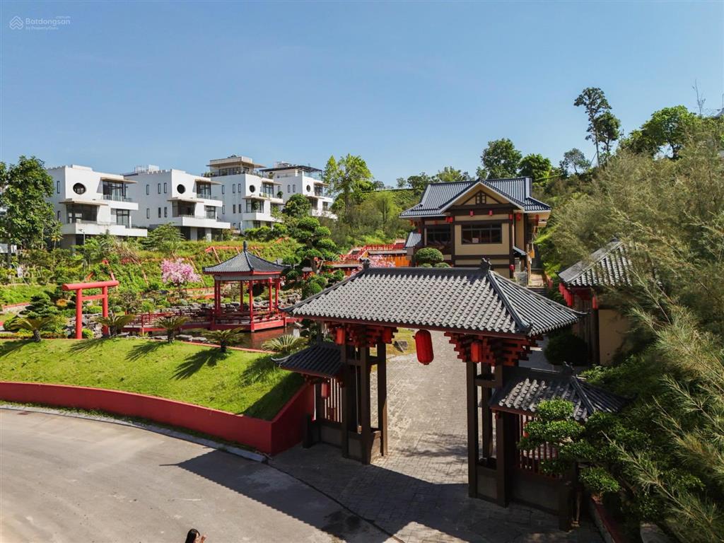 Gia đình có nhu cầu chuyển chỗ ở bán gấp biệt thự 217,5m2 giá 5,x tỷ bao phí. sắp nhận bàn giao nhà