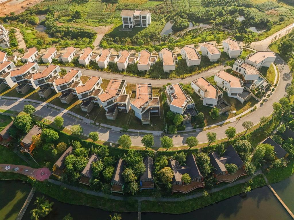 Gia đình có nhu cầu chuyển chỗ ở bán gấp biệt thự 217,5m2 giá 5,x tỷ bao phí. sắp nhận bàn giao nhà