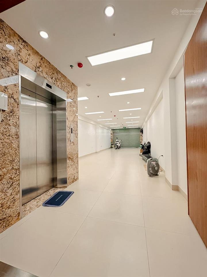 Giá rẻ ! mặt phố nguyễn khang dt 95m2 * 8 tầng thang máy, thông sàn vỉa hè đá bóng  giá 50,2 tỷ.