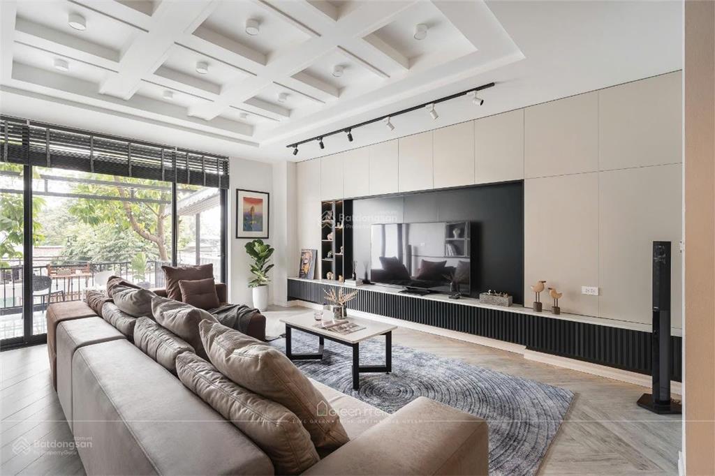 Ô tô tránh vỉa hè  phố liễu giai | văn phòng công ty | nhà xây mới khu vip ở + kinh doanh đỉnh.
