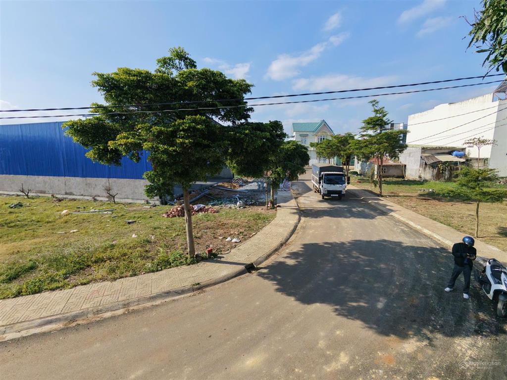 Bán đất tại nguyễn văn cừ, đức trọng, lâm đồng, 2 mặt tiền thổ cư toàn bộ giá 2,75 tỷ bao sổ sách
