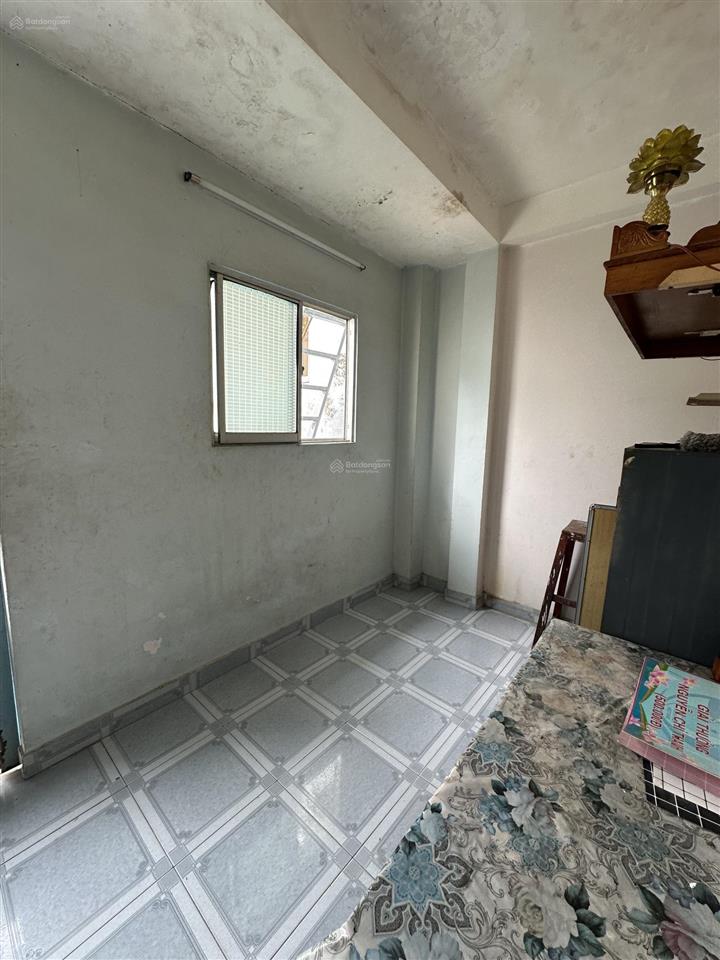Tân bình lạc long quân, hẻm xe hơi thông, gần lý thường kiệt. ngang 4 x 11, 1 trệt 2 lầu, 