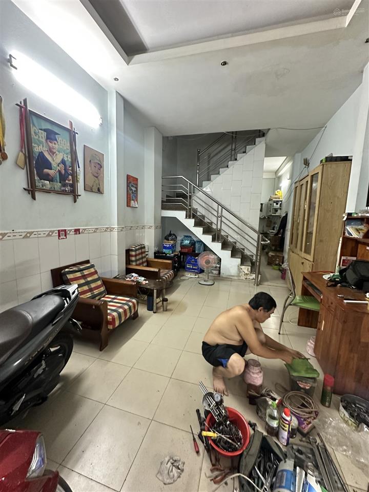 Tân bình lạc long quân, hẻm xe hơi thông, gần lý thường kiệt. ngang 4 x 11, 1 trệt 2 lầu, 