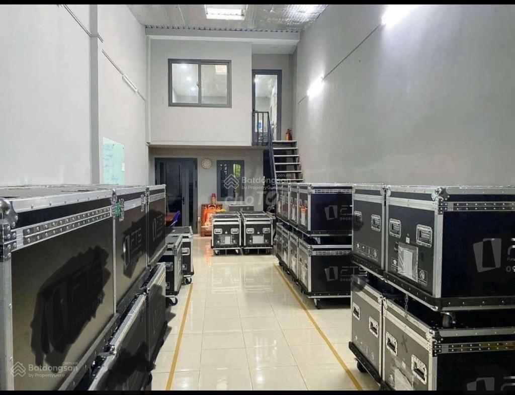 Tân hoáquận 11gần luỹ bán bích hẻm 2 xe tải tránhô tô ngủ trong nhàngang 4.8m x28chỉ 11 tỏi