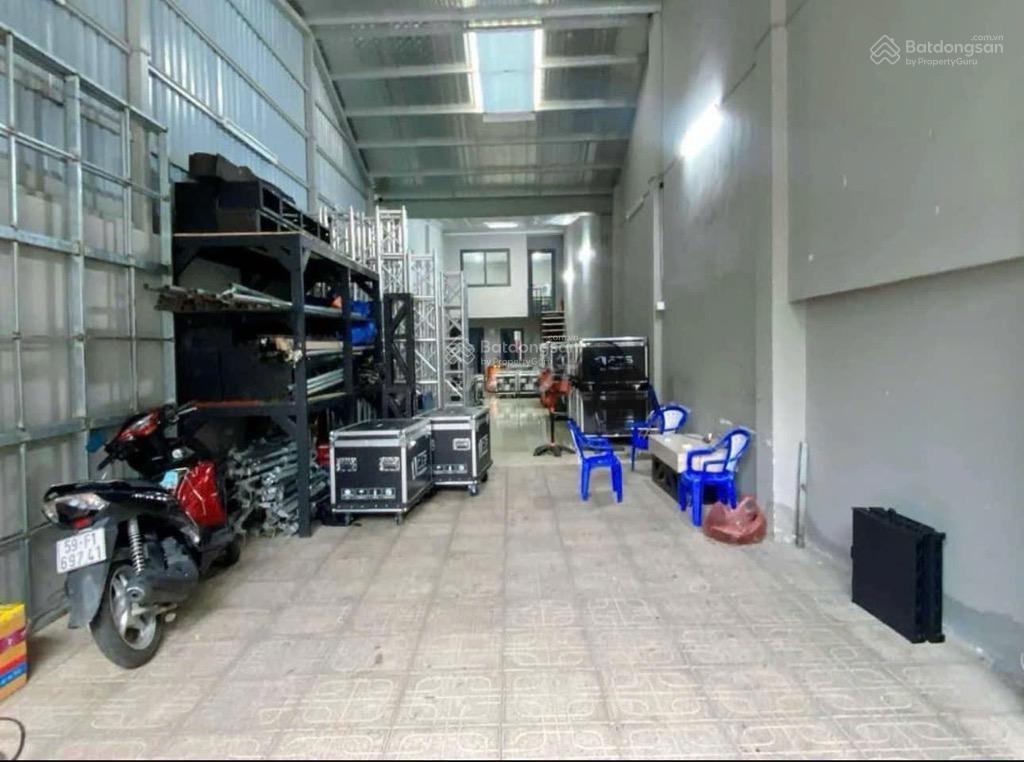 Tân hoáquận 11gần luỹ bán bích hẻm 2 xe tải tránhô tô ngủ trong nhàngang 4.8m x28chỉ 11 tỏi