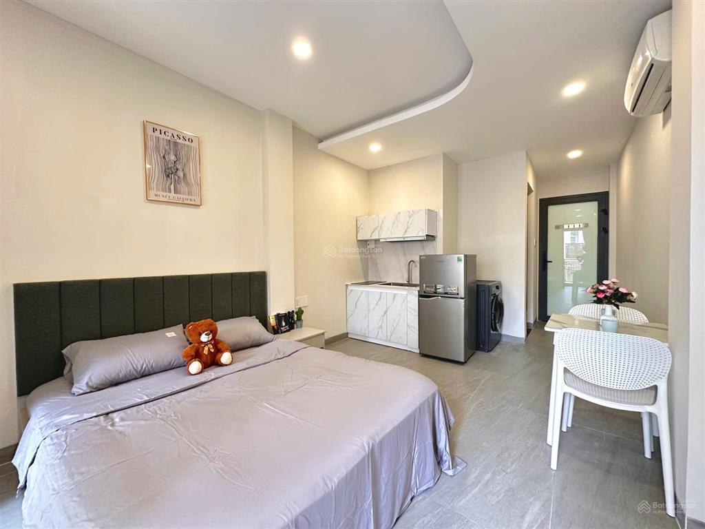 Thuê ngay studio ban công lớn, 45m2, ngay phan xích long, full nội thất
