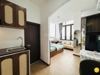 Cho thuê căn hộ dịch vụ gần ngã tư hàng xanh,cửa sổ đón gió,35m2,dễ dàng di chuyển q1,q3,q.pn