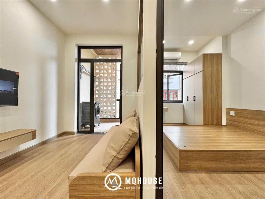 Cho thuê căn hộ dịch vụ dạng 1 pn  tách bếp  có ban công, 45m², gần q. pn, q1, q3, full nội thất