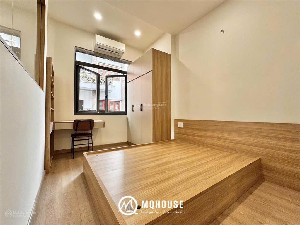 Cho thuê căn hộ dịch vụ dạng 1 pn  tách bếp  có ban công, 45m², gần q. pn, q1, q3, full nội thất