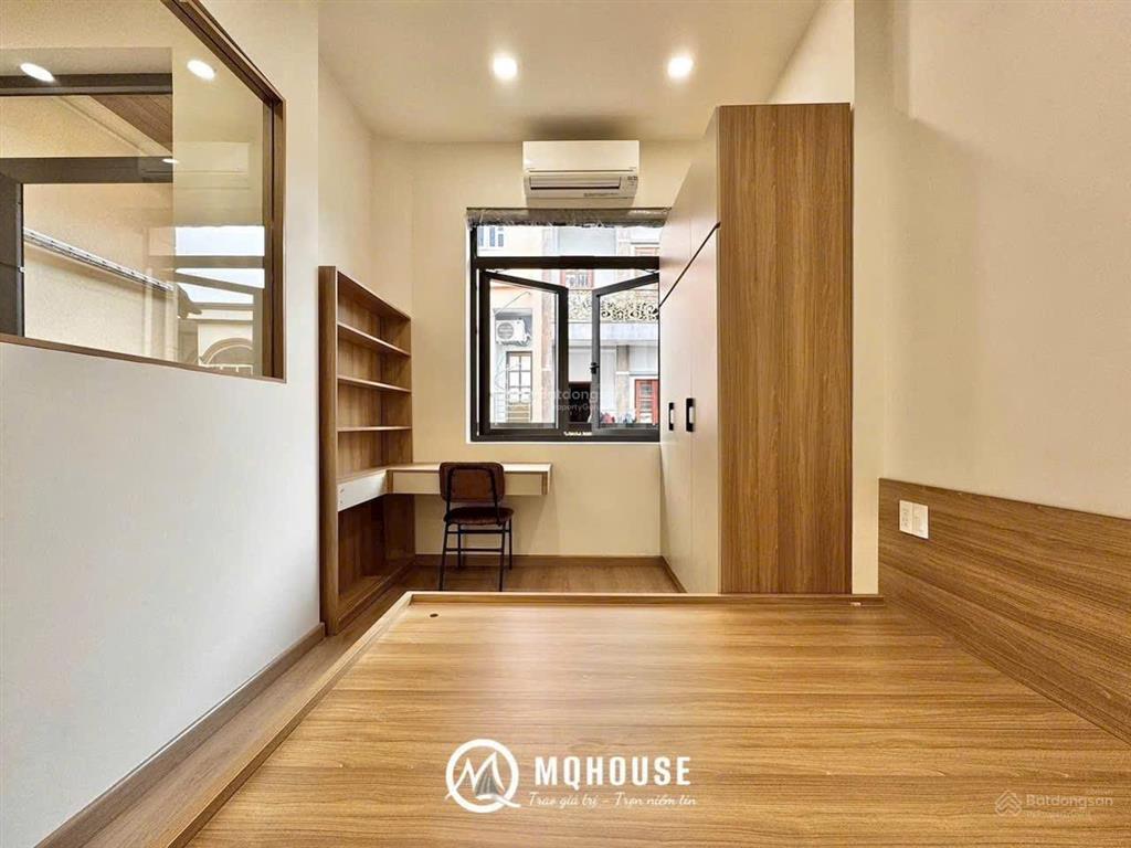 Cho thuê căn hộ dịch vụ dạng 1 pn  tách bếp  có ban công, 45m², gần q. pn, q1, q3, full nội thất
