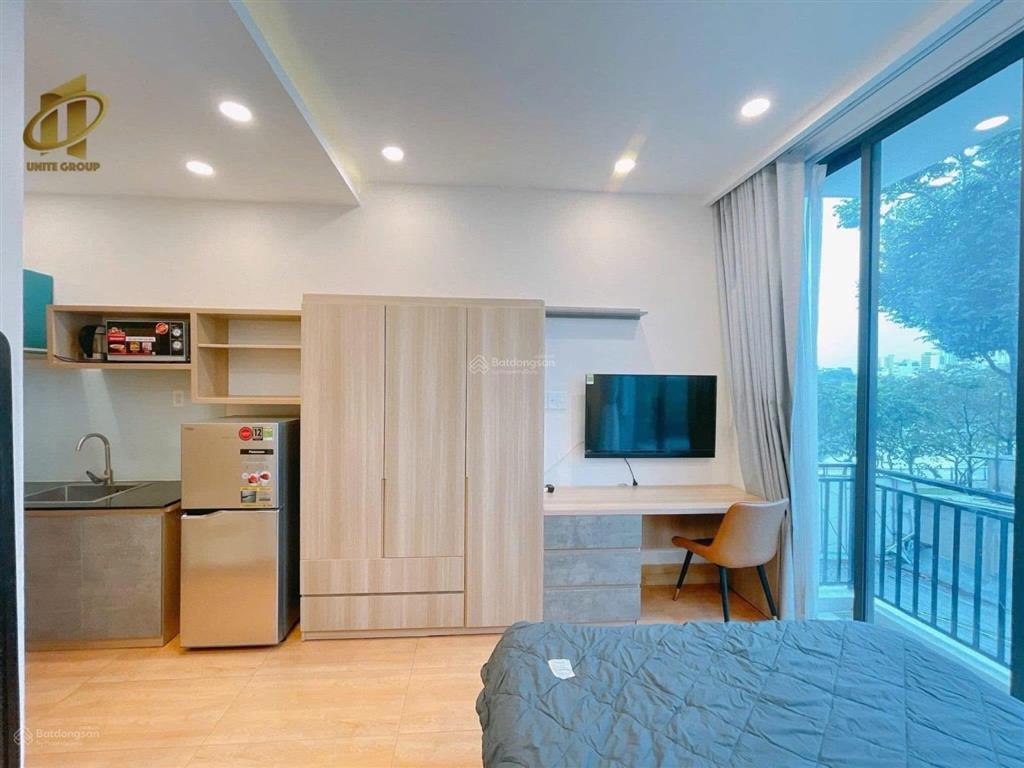 Studio ban công view sông, 40m2, ngay trường sa, full nội thất